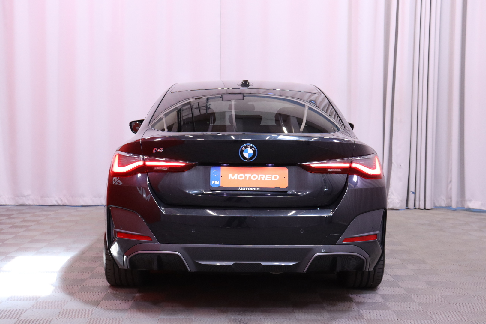 BMW - i4 - eDrive40 M Sport // Laser / ACC / 360-kamera / Koukku / Hifit / Parking assistant plus / Ambient / Navi // - Sedan