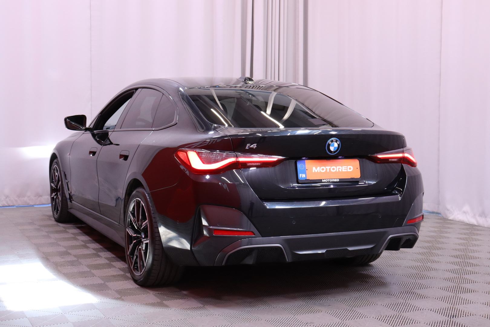 BMW - i4 - eDrive40 M Sport // Laser / ACC / 360-kamera / Koukku / Hifit / Parking assistant plus / Ambient / Navi // - Sedan