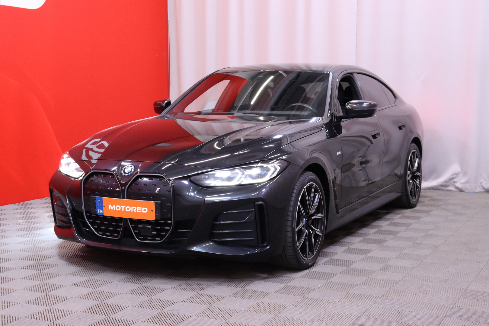BMW - i4 - eDrive40 M Sport // Laser / ACC / 360-kamera / Koukku / Hifit / Parking assistant plus / Ambient / Navi // - Sedan