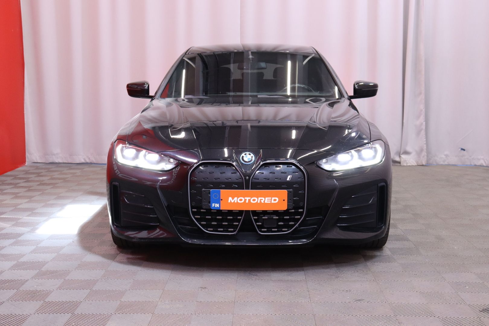 BMW - i4 - eDrive40 M Sport // Laser / ACC / 360-kamera / Koukku / Hifit / Parking assistant plus / Ambient / Navi // - Sedan