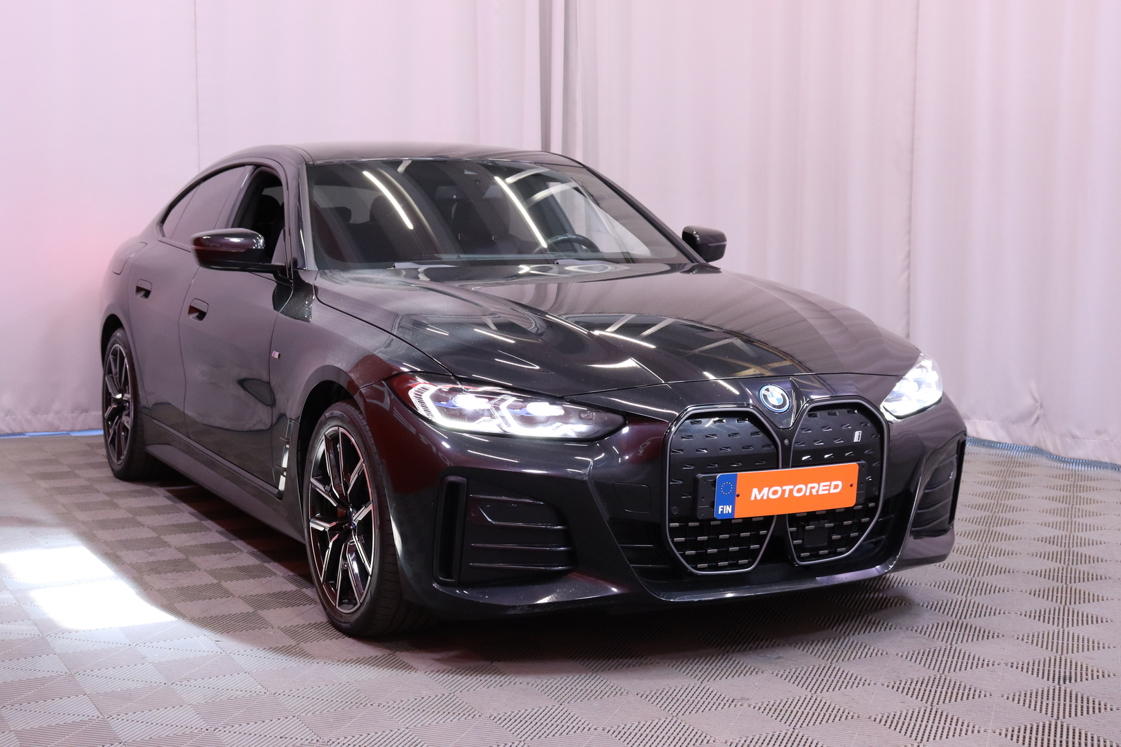 BMW - i4 - eDrive40 M Sport // Laser / ACC / 360-kamera / Koukku / Hifit / Parking assistant plus / Ambient / Navi // - Sedan