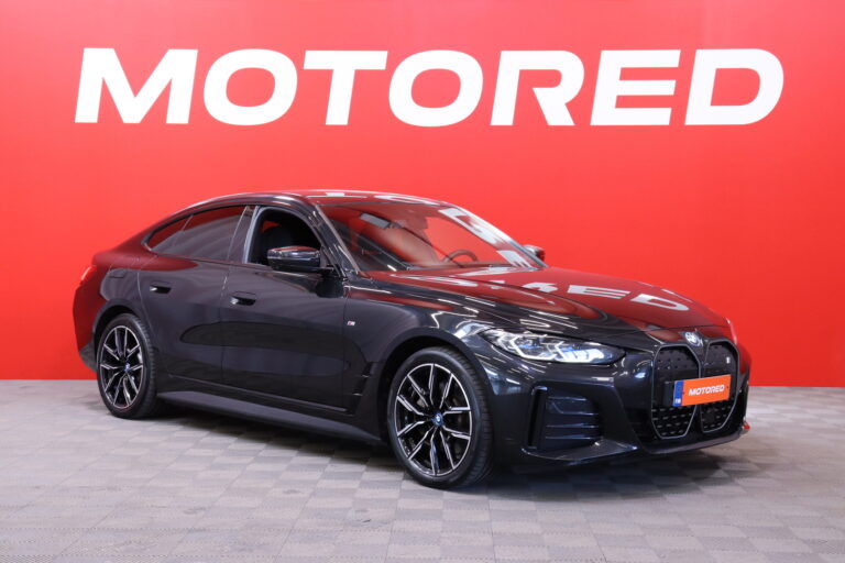 BMW - i4 - eDrive40 M Sport // Laser / ACC / 360-kamera / Koukku / Hifit / Parking assistant plus / Ambient / Navi // - Sedan
