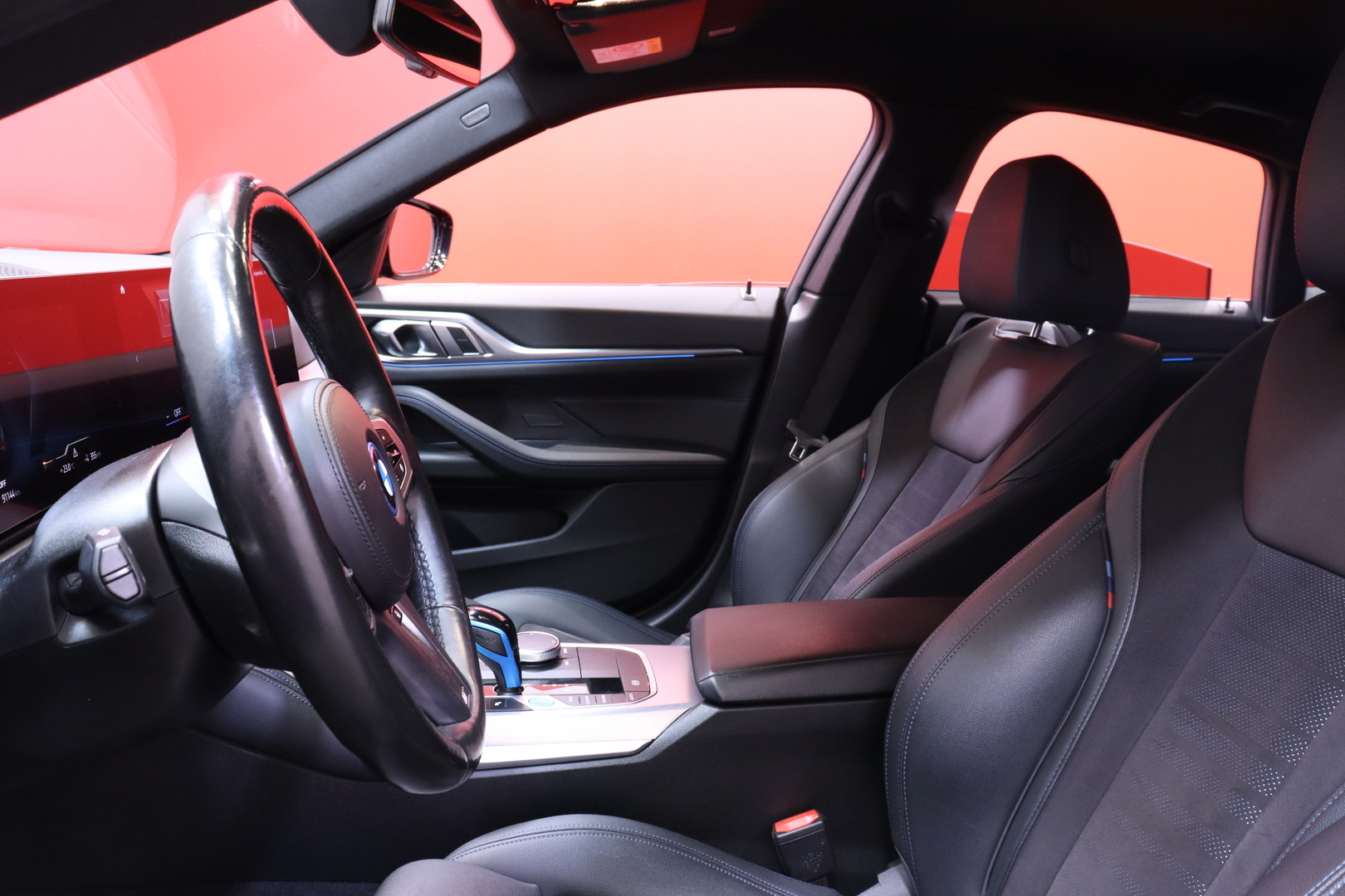 BMW - i4 - eDrive40 M Sport // Laser / ACC / 360-kamera / Koukku / Hifit / Parking assistant plus / Ambient / Navi // - Sedan