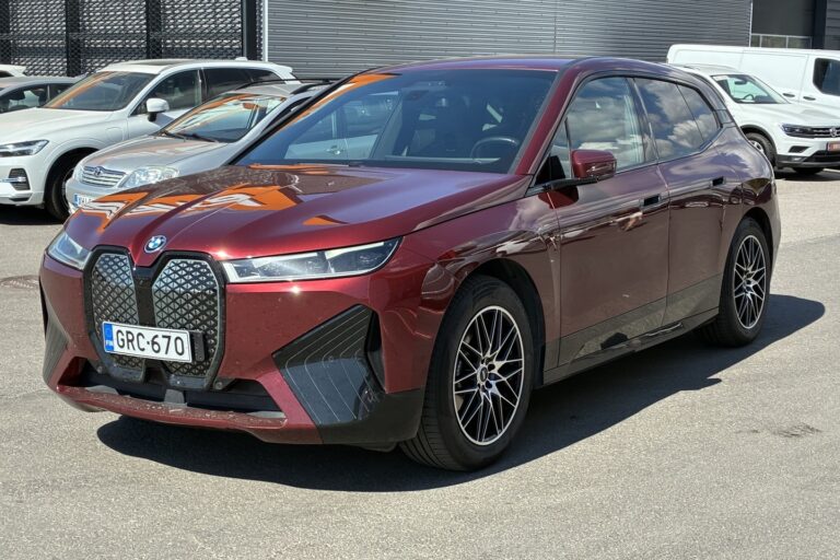 BMW - iX - xDrive40 Sport Package | Laserlight | Harman Kardon | Driving Assistant Professional | Parking Assistant Professional - Maastoauto