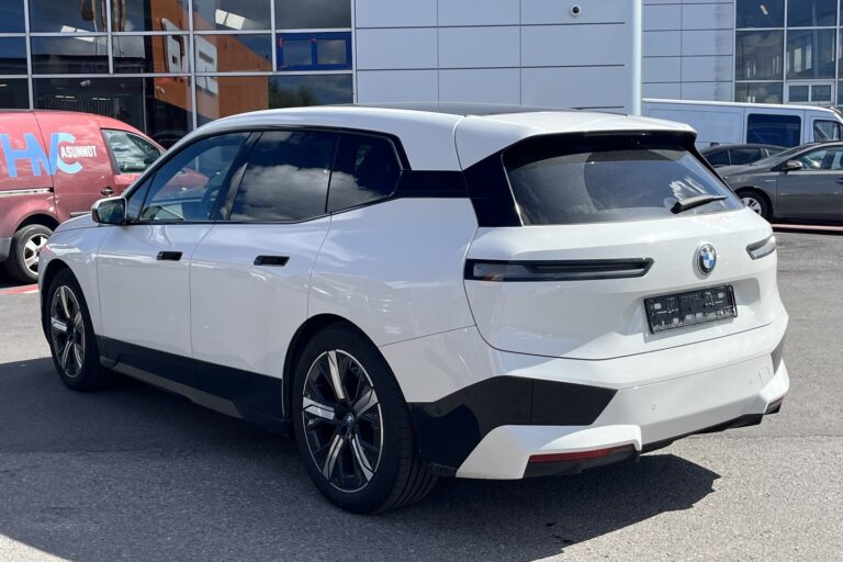 BMW iX