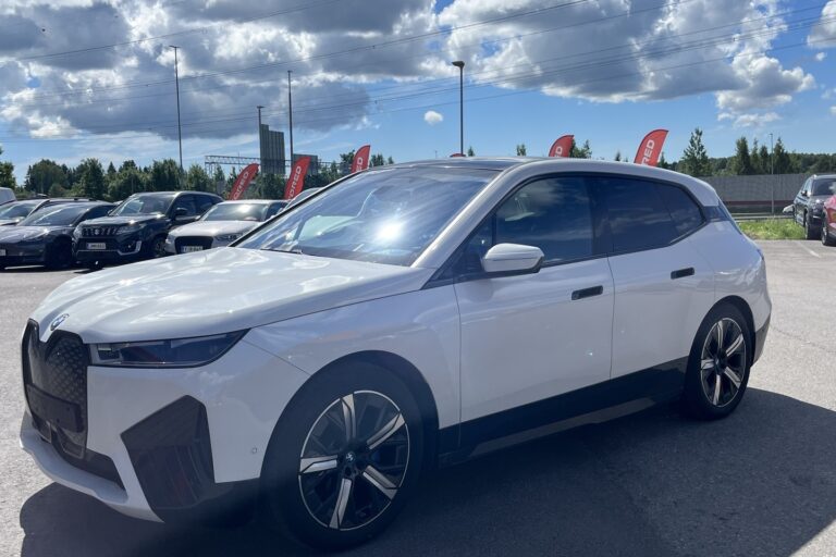 BMW - iX - xDrive50 Sport // ACC / Sky Lounge / Laser / H/K / Heat & Comfort // - Maastoauto