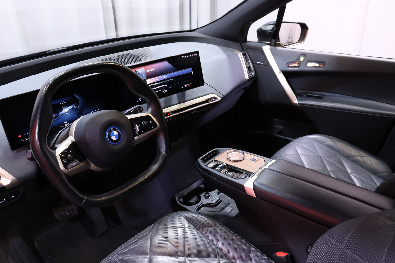 BMW - iX - xDrive40 // Laser / Sky Lounge / H&K / DAP / 360 / HUD / Hieronta / Muistipenkit / Comfort access // - Maastoauto