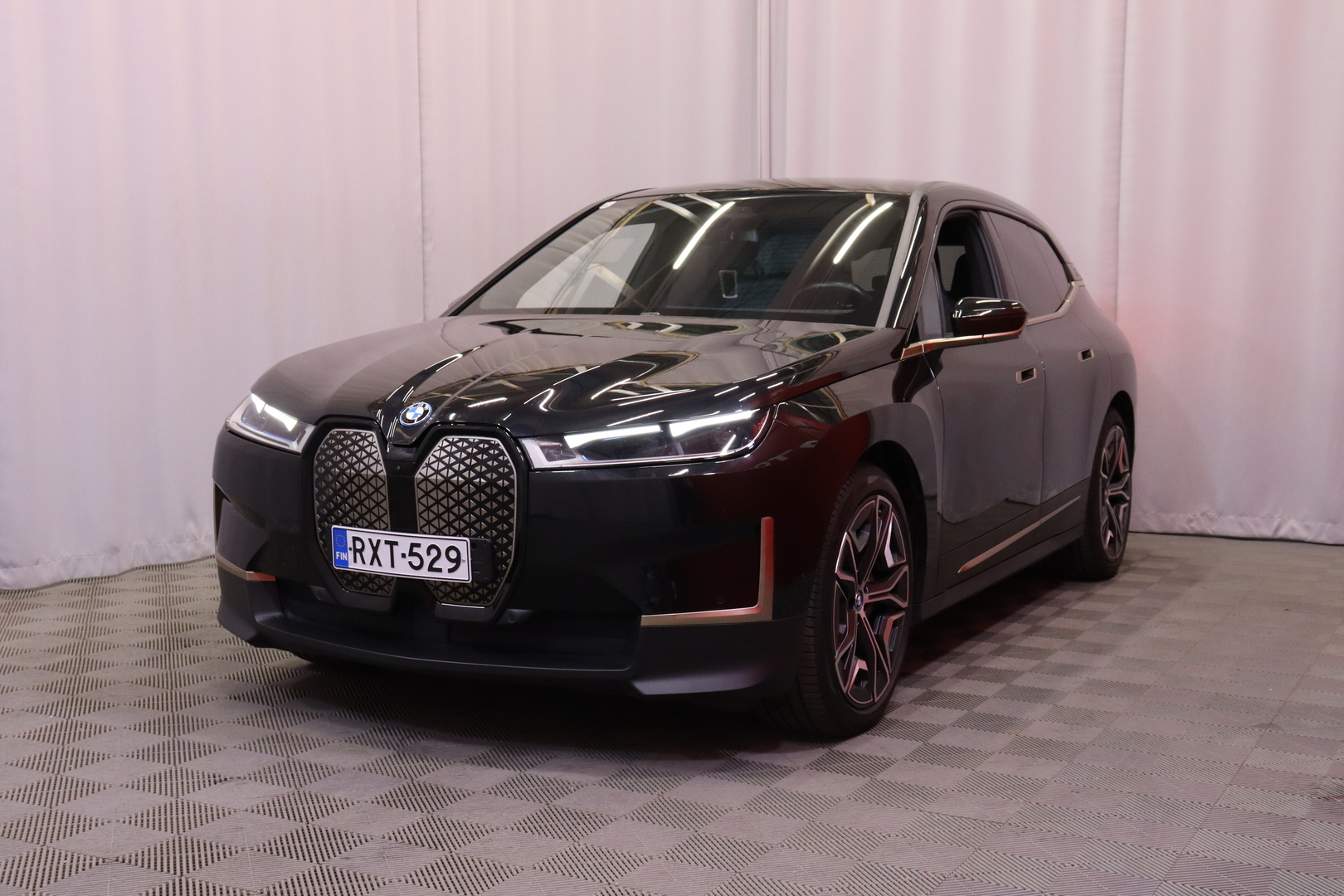 BMW - iX - xDrive40 // Laser / Sky Lounge / H&K / DAP / 360 / HUD / Hieronta / Muistipenkit / Comfort access // - Maastoauto