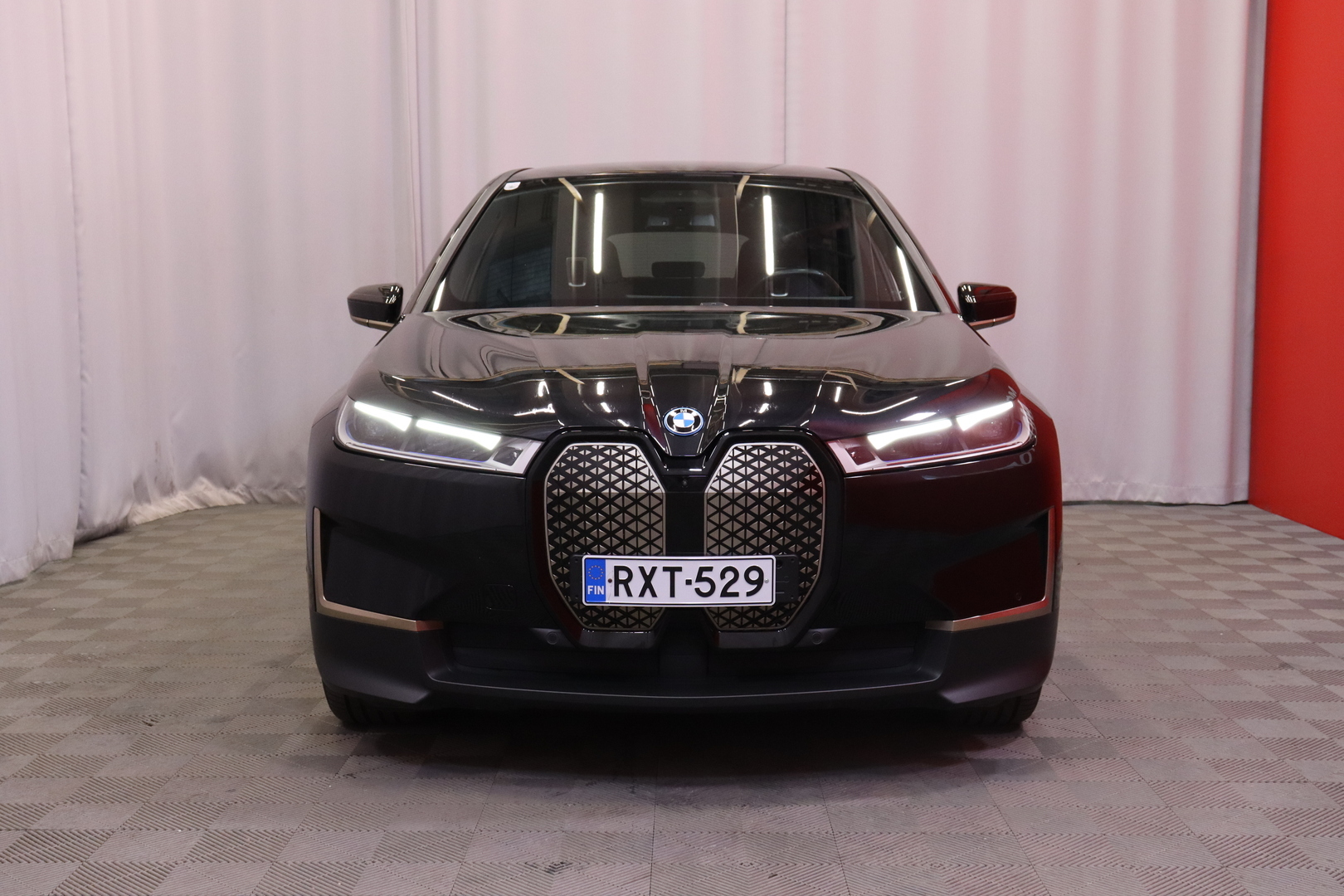 BMW - iX - xDrive40 // Laser / Sky Lounge / H&K / DAP / 360 / HUD / Hieronta / Muistipenkit / Comfort access // - Maastoauto