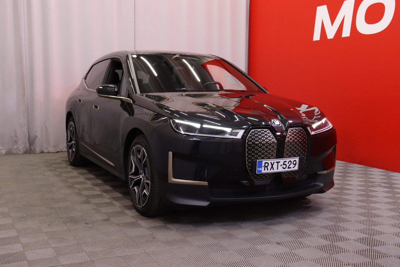 BMW - iX - xDrive40 // Laser / Sky Lounge / H&K / DAP / 360 / HUD / Hieronta / Muistipenkit / Comfort access // - Maastoauto
