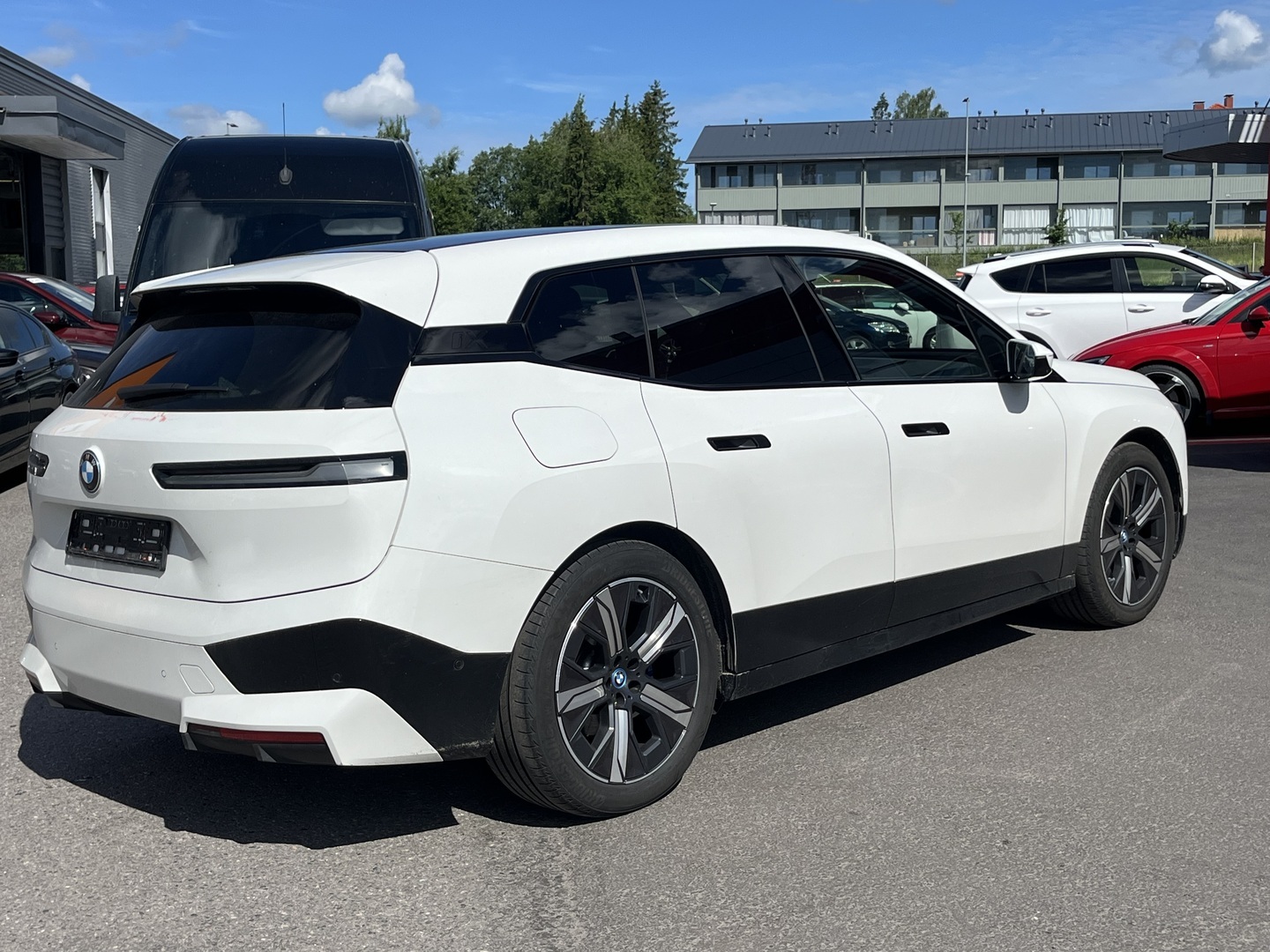 BMW - iX - xDrive50 Sport  // ACC / Sky Lounge / Laser / H/K / Heat & Comfort // - Maastoauto