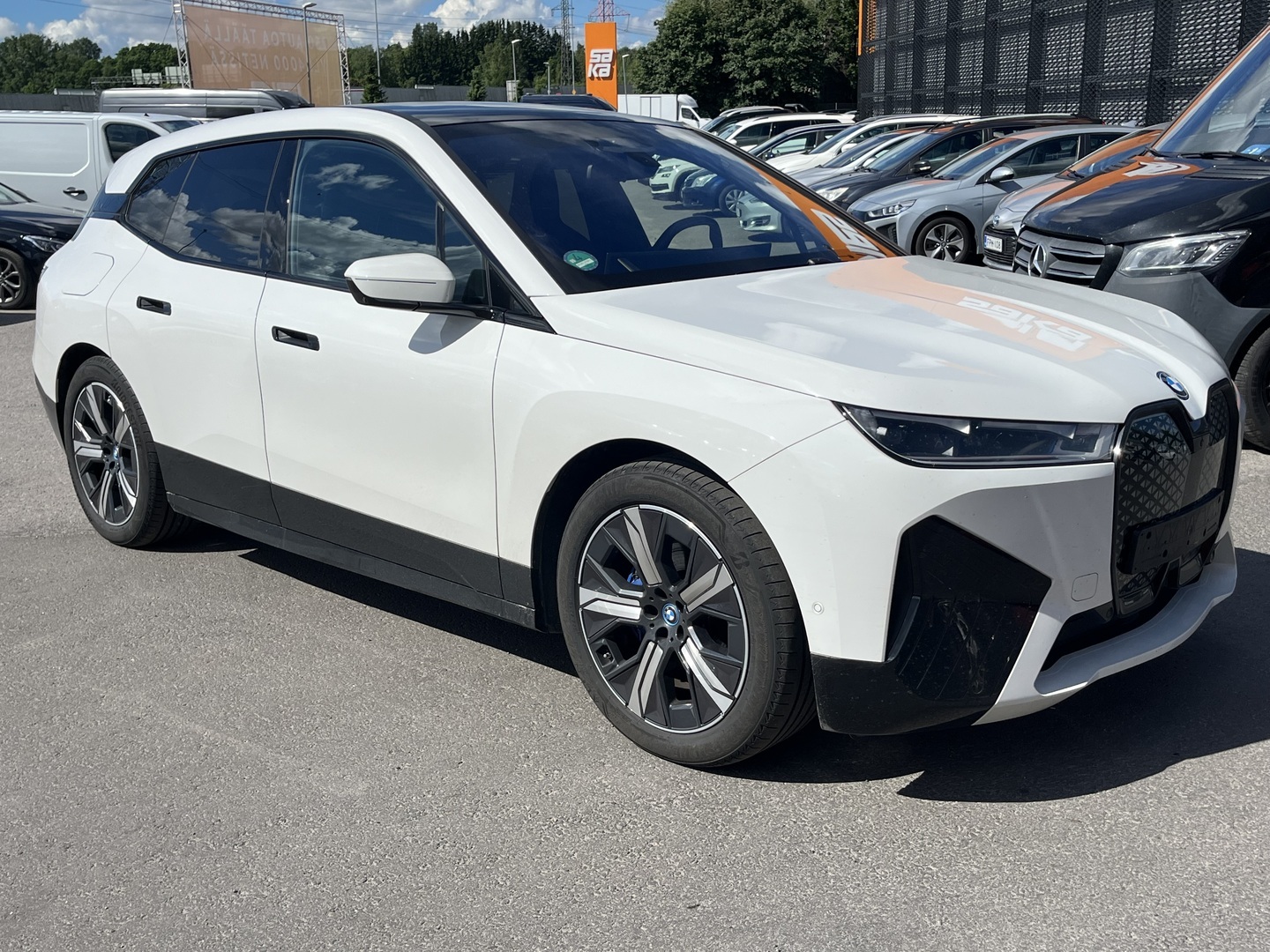 BMW - iX - xDrive50 Sport  // ACC / Sky Lounge / Laser / H/K / Heat & Comfort // - Maastoauto