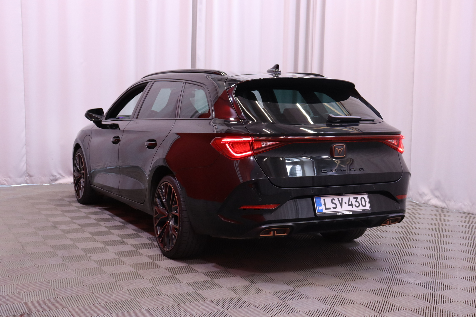 CUPRA - Leon Sportstourer - 1,4 PHEV 180 kW e-HYBRID DSG // ACC / Koukku / Kamera / Keyless / Kaistavahti / Blis // - Farmari