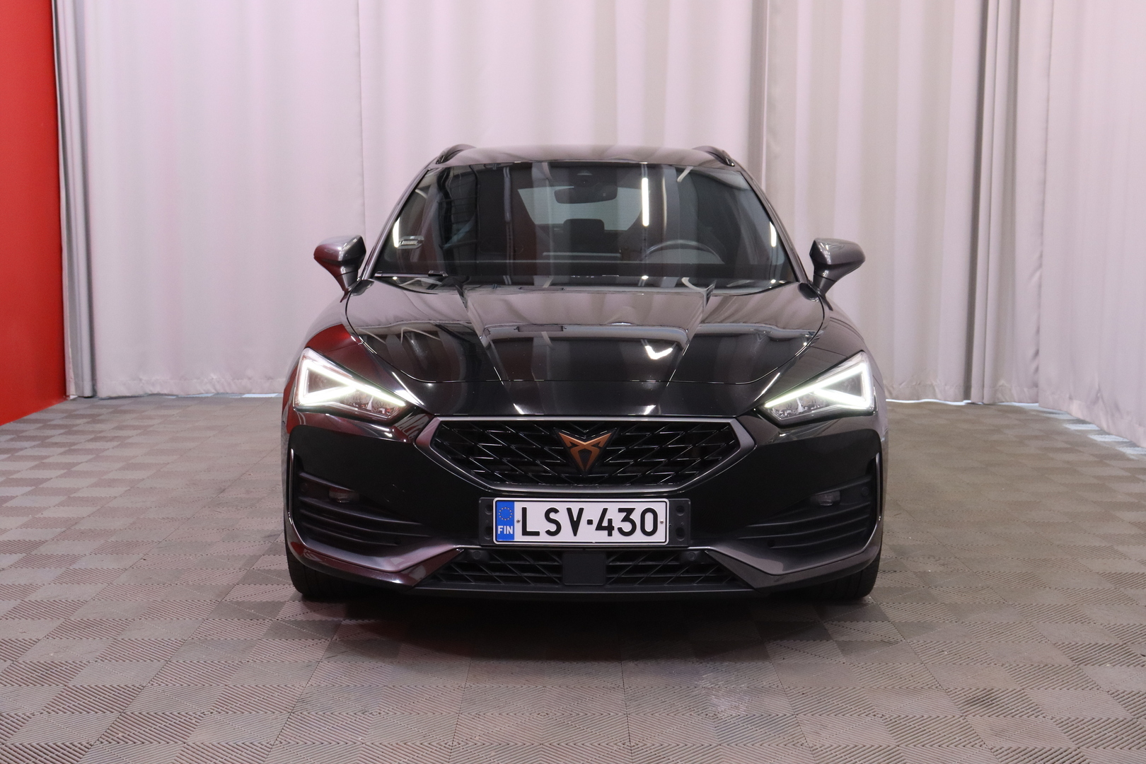 CUPRA - Leon Sportstourer - 1,4 PHEV 180 kW e-HYBRID DSG // ACC / Koukku / Kamera / Keyless / Kaistavahti / Blis // - Farmari