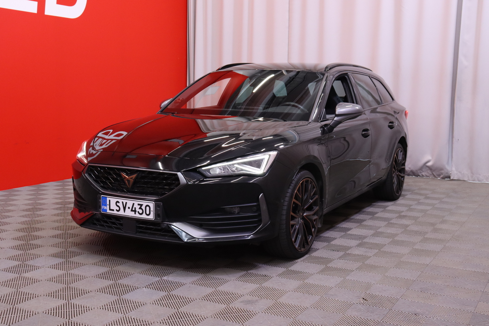 CUPRA - Leon Sportstourer - 1,4 PHEV 180 kW e-HYBRID DSG // ACC / Koukku / Kamera / Keyless / Kaistavahti / Blis // - Farmari