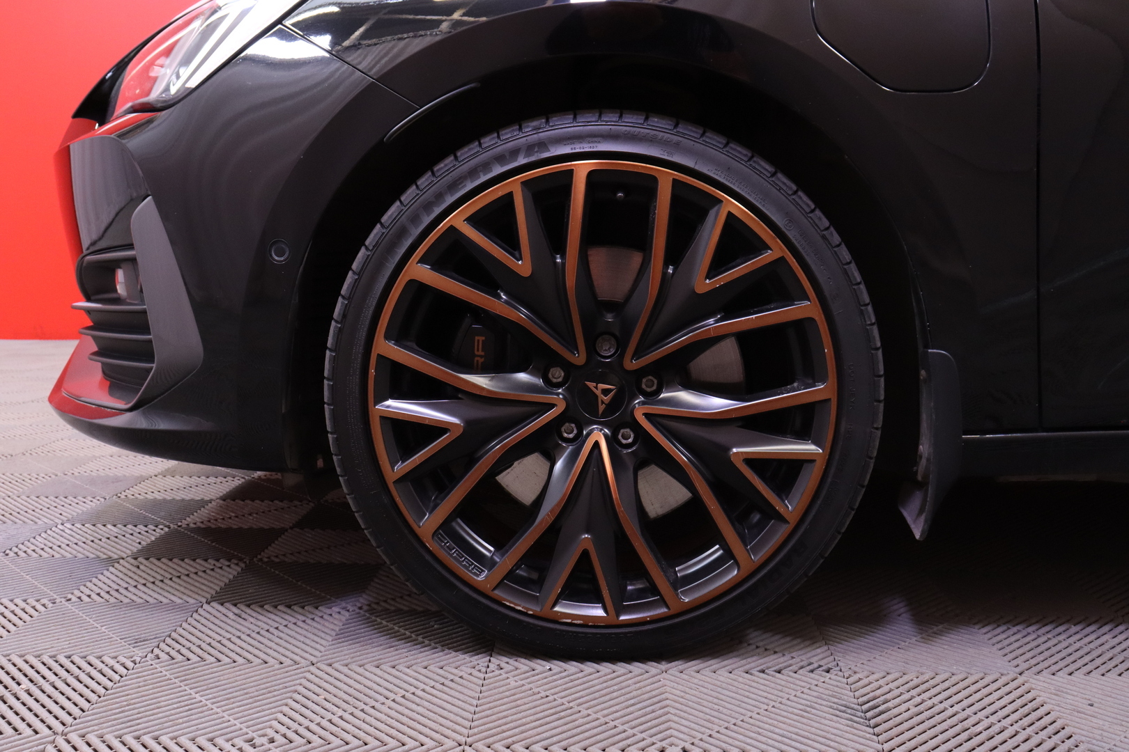 CUPRA - Leon Sportstourer - 1,4 PHEV 180 kW e-HYBRID DSG // ACC / Koukku / Kamera / Keyless / Kaistavahti / Blis // - Farmari