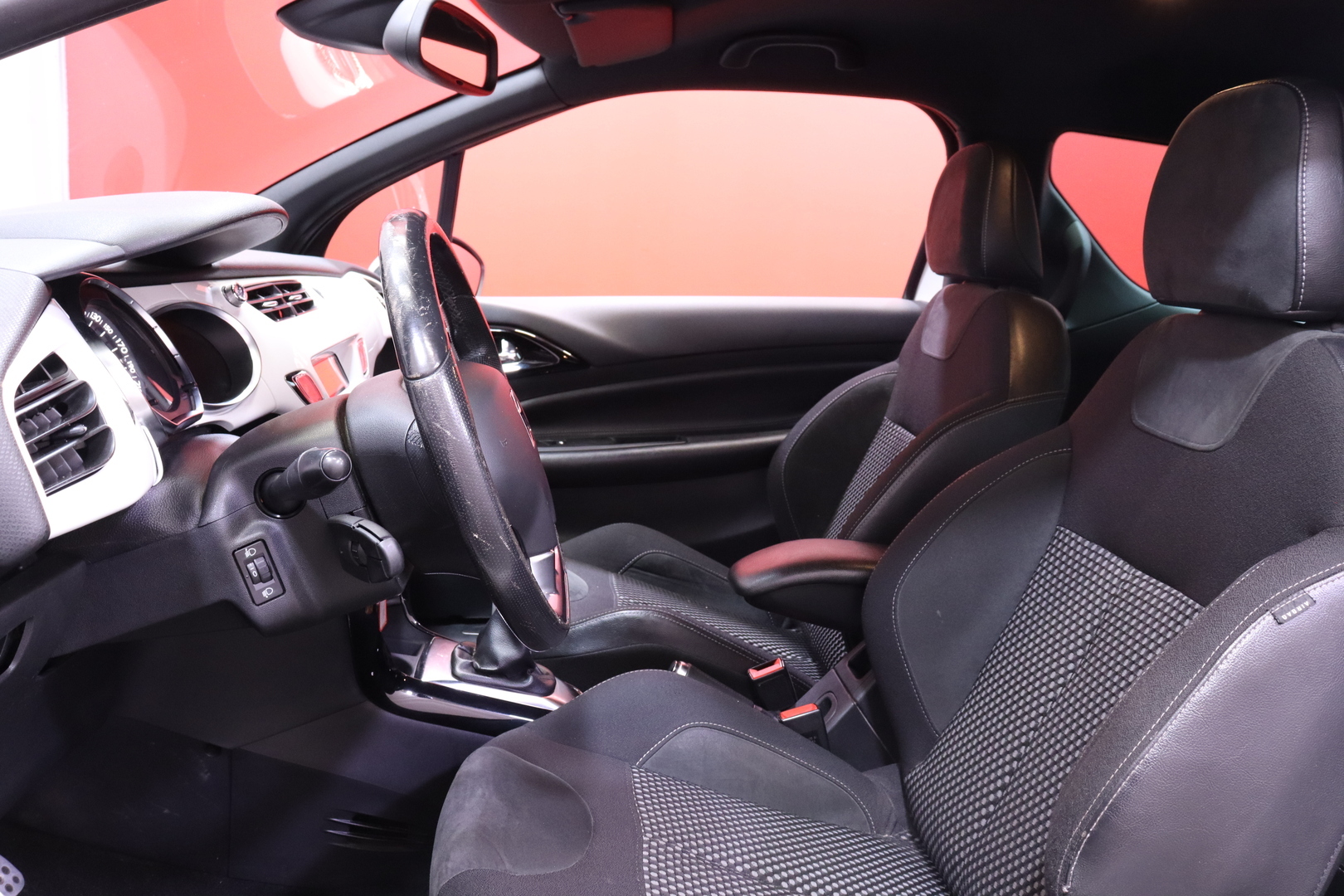 Citroen - DS3 - THP 156 Sport Chic // Radio / Isofix / Autom.ilmastointi / Sähköpeilit // - Viistoperä