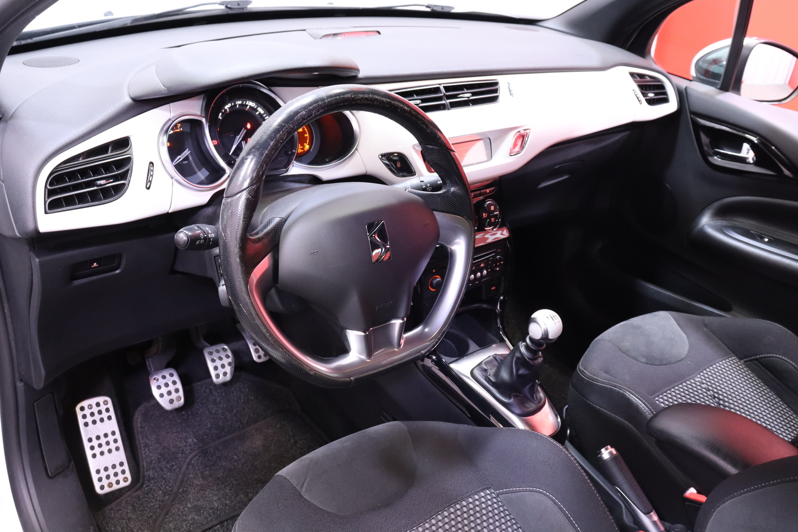 Citroen - DS3 - THP 156 Sport Chic // Radio / Isofix / Autom.ilmastointi / Sähköpeilit // - Viistoperä