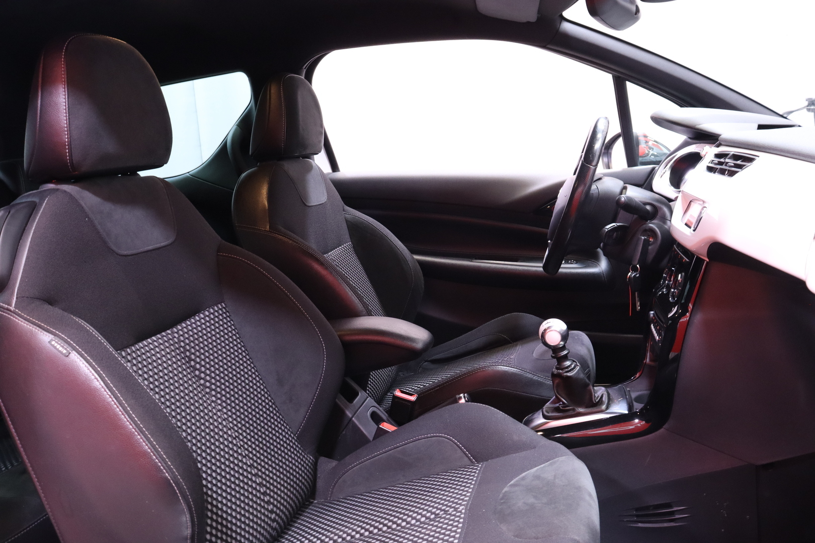 Citroen - DS3 - THP 156 Sport Chic // Radio / Isofix / Autom.ilmastointi / Sähköpeilit // - Viistoperä