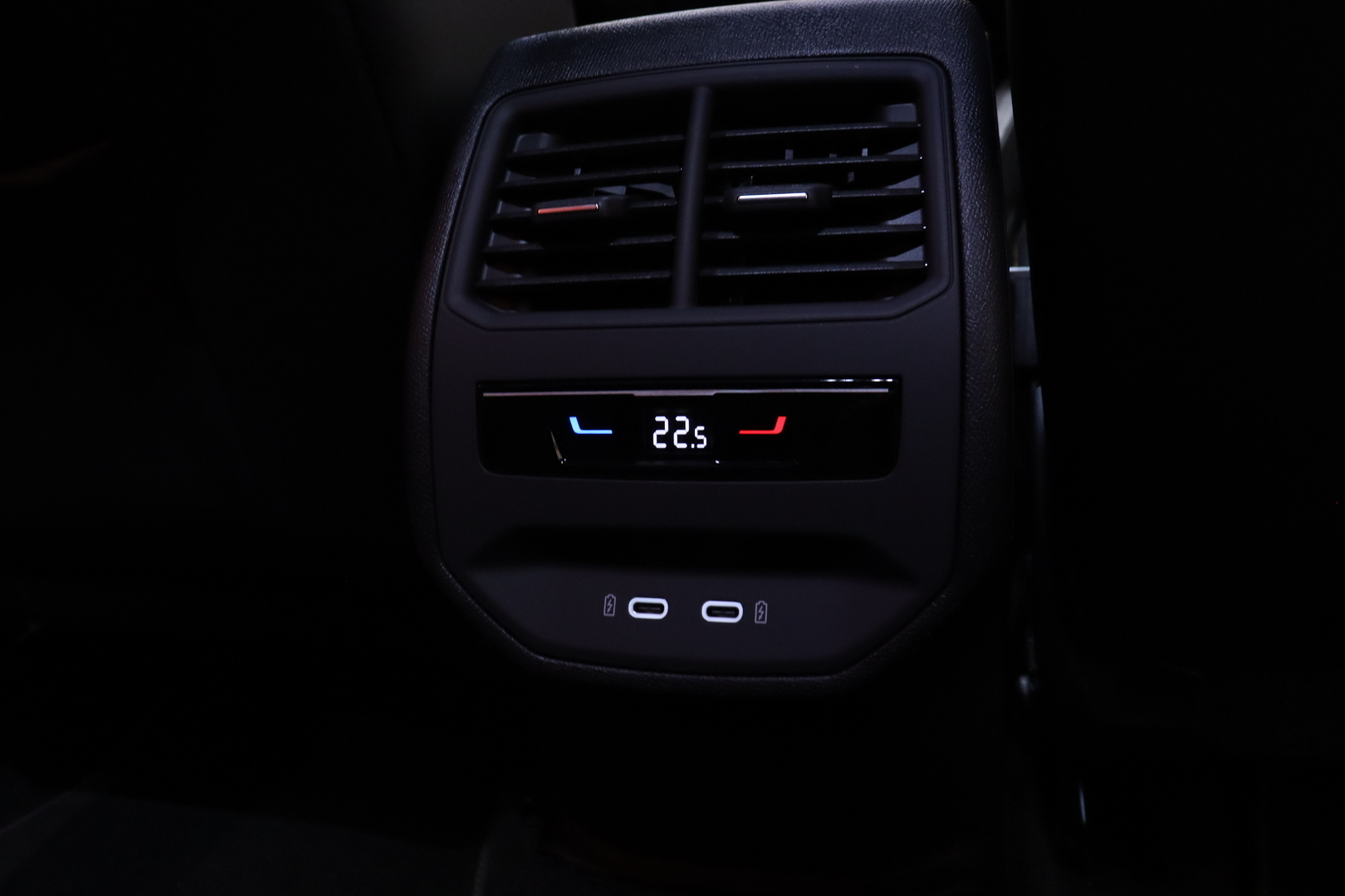 Cupra - Formentor - VZ 1.4 PHEV 180 kW e-HYBRID DSG // 1.om Suomi-Auto / Merkkihuollettu / ACC / P-kamera / Koukku / Carplay / Navi / LED // - Maastoauto