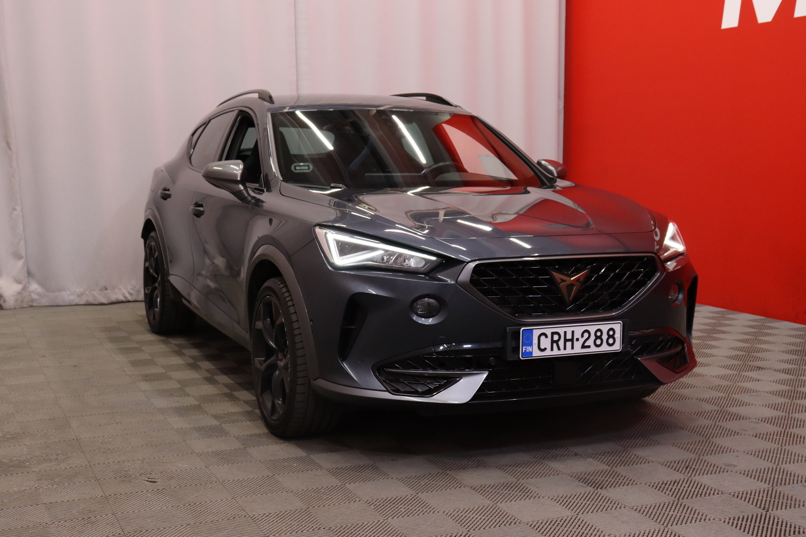 Cupra - Formentor - VZ 1.4 PHEV 180 kW e-HYBRID DSG // 1.om Suomi-Auto / Merkkihuollettu / ACC / P-kamera / Koukku / Carplay / Navi / LED // - Maastoauto