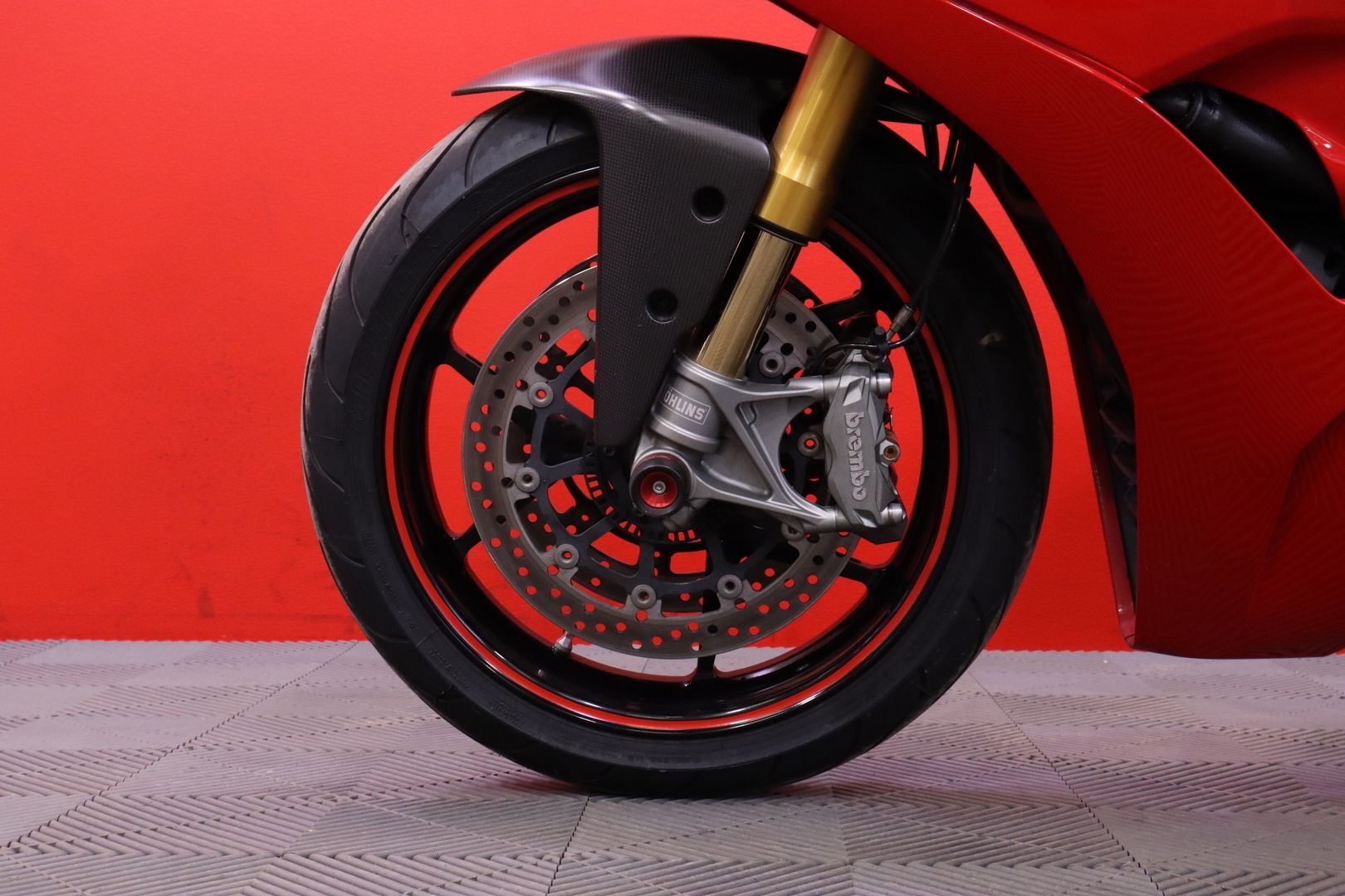 Ducati - Supersport - 950 S // Akrapovic kokoputkisto / Huoltkokirja / Shifter / Hiilikuitu-osaa // - Moottoripyörä