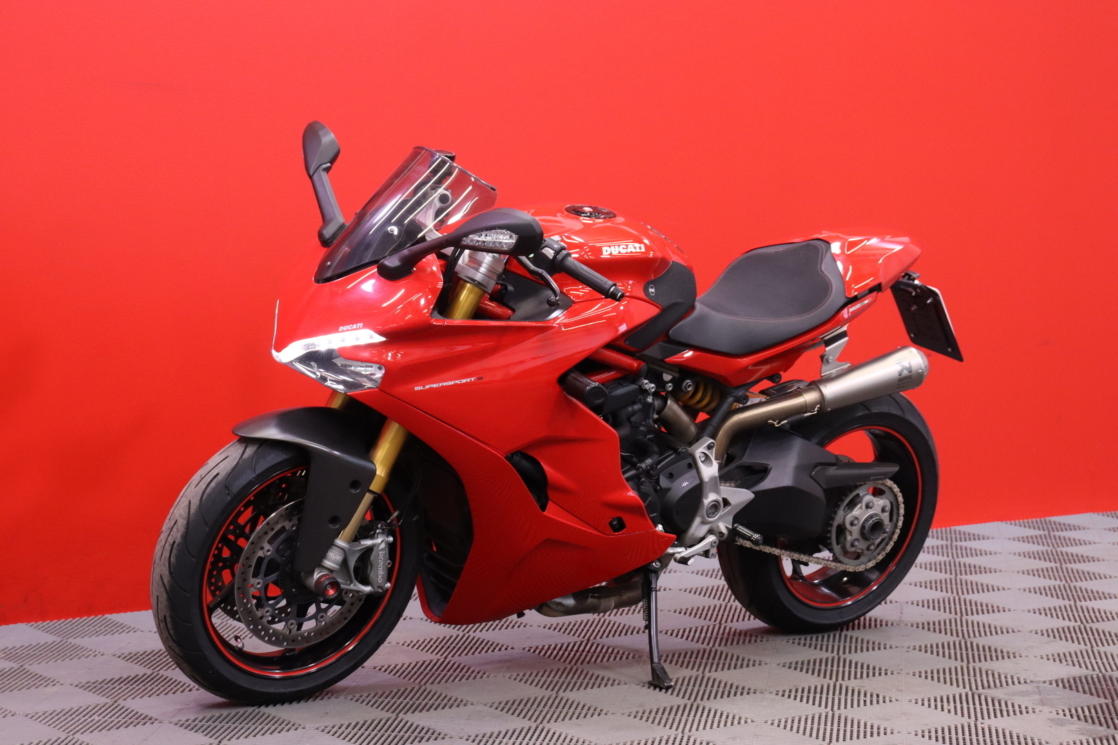 Ducati - Supersport - 950 S // Akrapovic kokoputkisto / Huoltkokirja / Shifter / Hiilikuitu-osaa // - Moottoripyörä