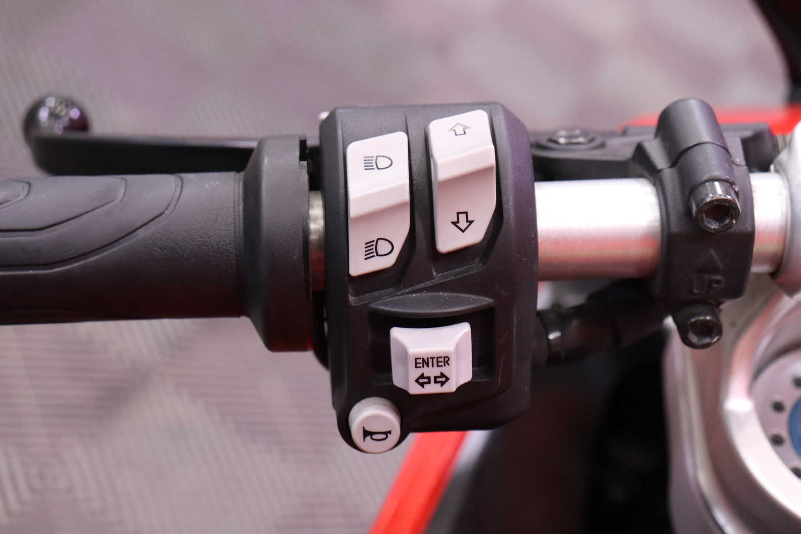Ducati - Supersport - 950 S // Akrapovic kokoputkisto / Huoltkokirja / Shifter / Hiilikuitu-osaa // - Moottoripyörä