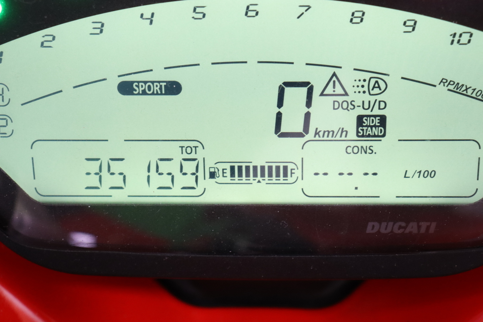 Ducati - Supersport - 950 S // Akrapovic kokoputkisto / Huoltkokirja / Shifter / Hiilikuitu-osaa // - Moottoripyörä