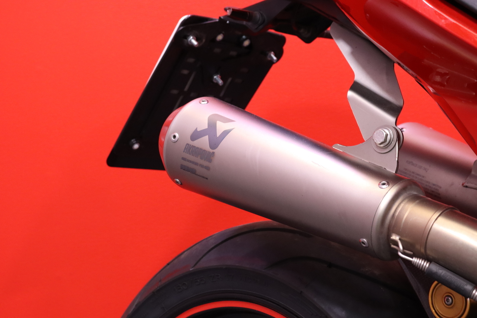 Ducati - Supersport - 950 S // Akrapovic kokoputkisto / Huoltkokirja / Shifter / Hiilikuitu-osaa // - Moottoripyörä