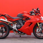Ducati - Supersport - 950 S // Akrapovic kokoputkisto / Huoltkokirja / Shifter / Hiilikuitu-osaa // - Moottoripyörä
