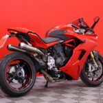 Ducati - Supersport - 950 S // Akrapovic kokoputkisto / Huoltkokirja / Shifter / Hiilikuitu-osaa // - Moottoripyörä