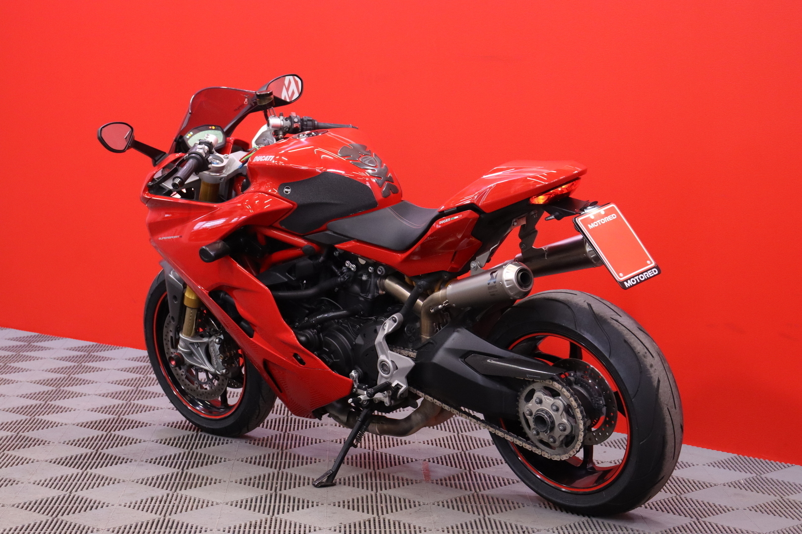 Ducati - Supersport - 950 S // Akrapovic kokoputkisto / Huoltkokirja / Shifter / Hiilikuitu-osaa // - Moottoripyörä