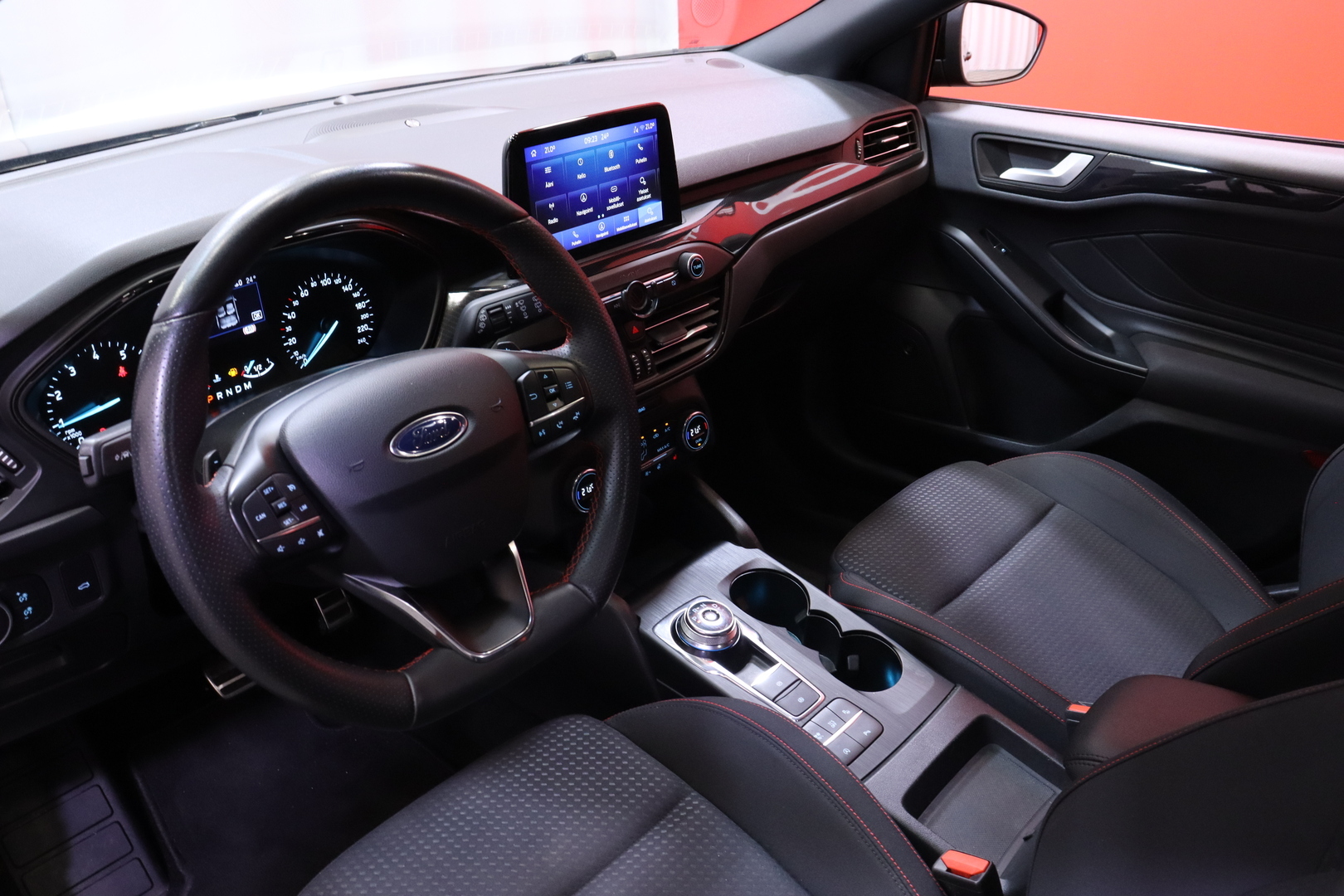 Ford - Focus - 1,5 EcoBoost 150hv Start/Stop A8 ST-Line Wagon // ST-Line / Webasto / Keyless / B&O / Kamera / Navi / LED // - Farmari