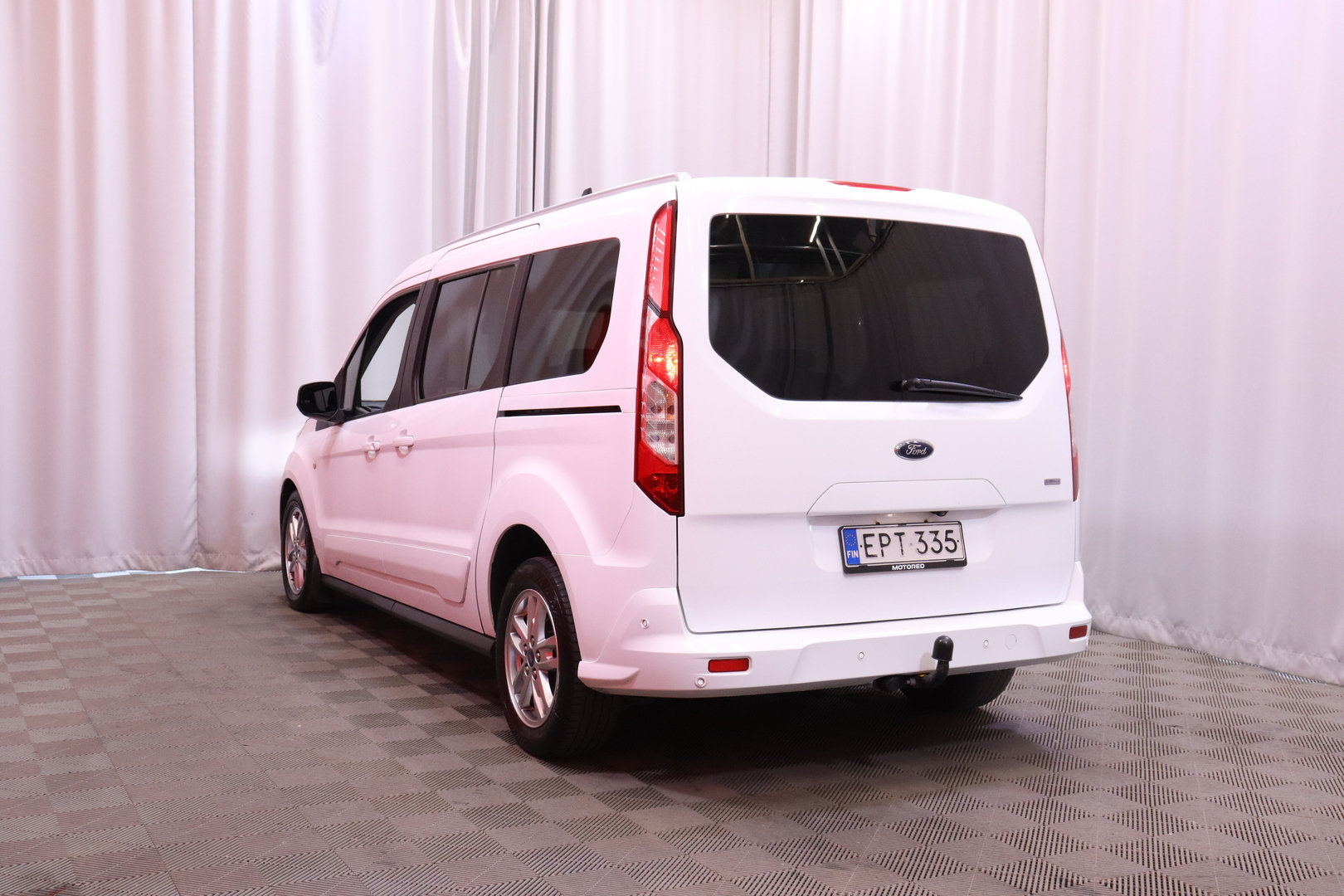 Ford - Grand Tourneo Connect - 1,5 TDCi 120 hv A8 Titanium 7-Paikkanen // Panoraama / AppleCarPlay / Vakkari / Vetokoukku / 2x renkaat ja vanteet // - Tila-auto