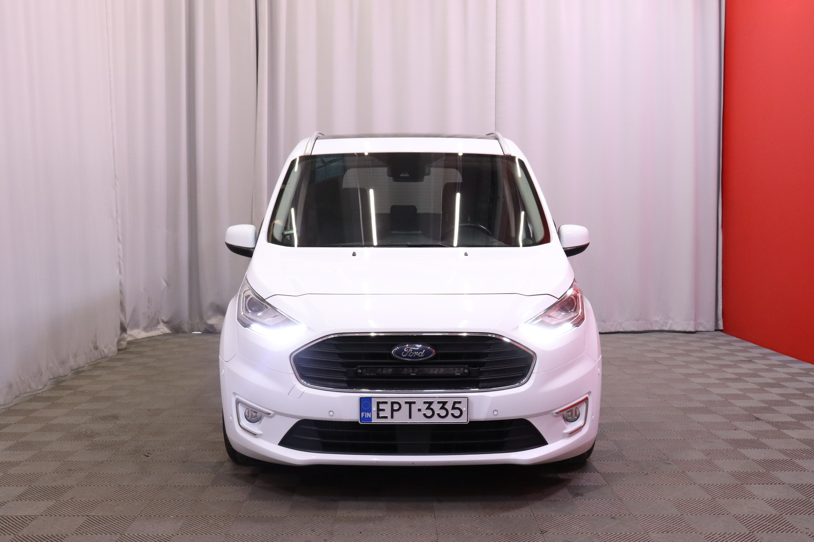 Ford - Grand Tourneo Connect - 1,5 TDCi 120 hv A8 Titanium 7-Paikkanen // Panoraama / AppleCarPlay / Vakkari / Vetokoukku / 2x renkaat ja vanteet // - Tila-auto