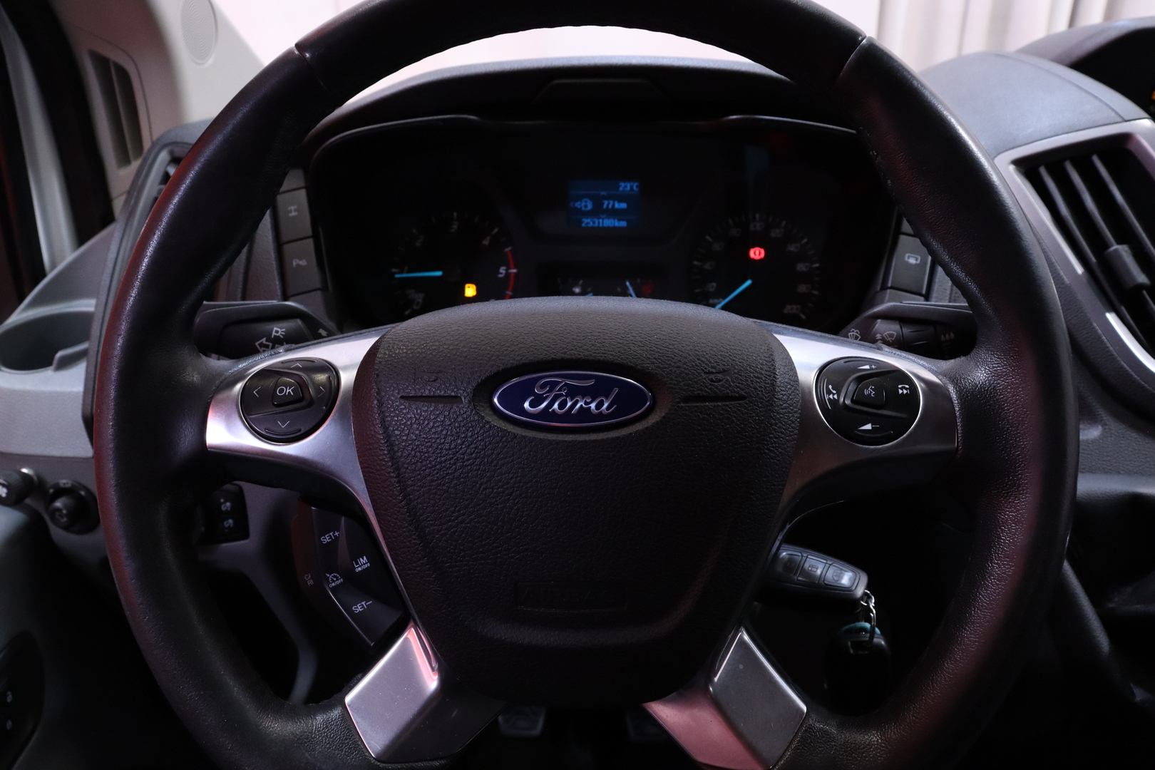 Ford - Transit - Van 350 2,2 TDCi 125 hv AWD Trend L2 H2 neliveto // Neliveto / P-tutkat / Kamera / Webasto / Vakkari // - Pakettiauto
