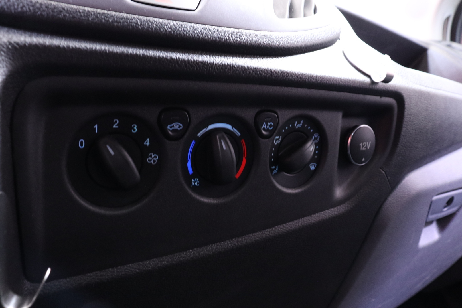 Ford - Transit - Van 350 2,2 TDCi 125 hv AWD Trend L2 H2 neliveto // Neliveto / P-tutkat / Kamera / Webasto / Vakkari // - Pakettiauto
