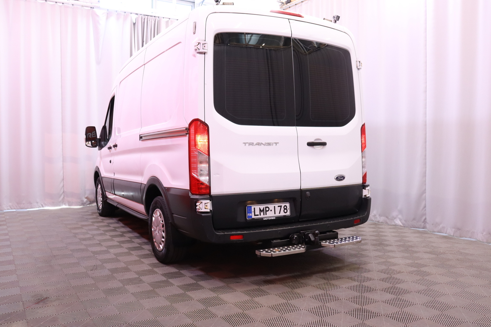 Ford - Transit - Van 350 2,2 TDCi 125 hv AWD Trend L2 H2 neliveto // Neliveto / P-tutkat / Kamera / Webasto / Vakkari // - Pakettiauto