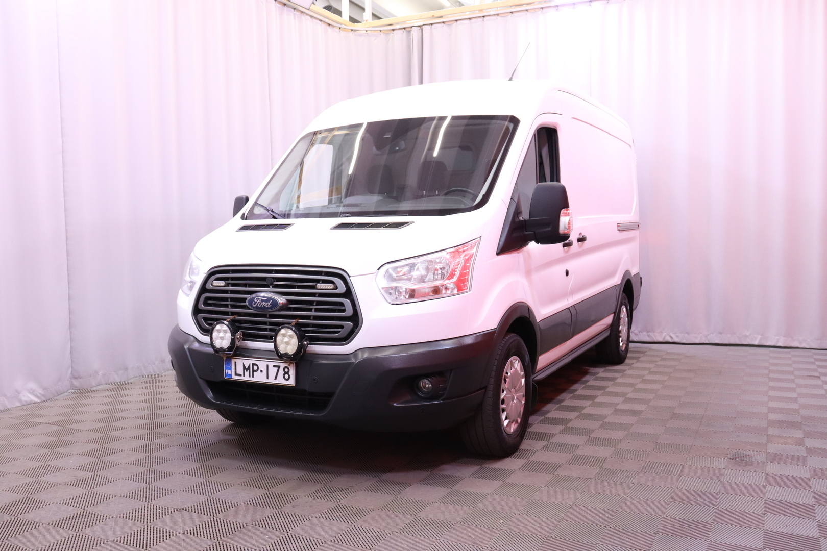 Ford - Transit - Van 350 2,2 TDCi 125 hv AWD Trend L2 H2 neliveto // Neliveto / P-tutkat / Kamera / Webasto / Vakkari // - Pakettiauto