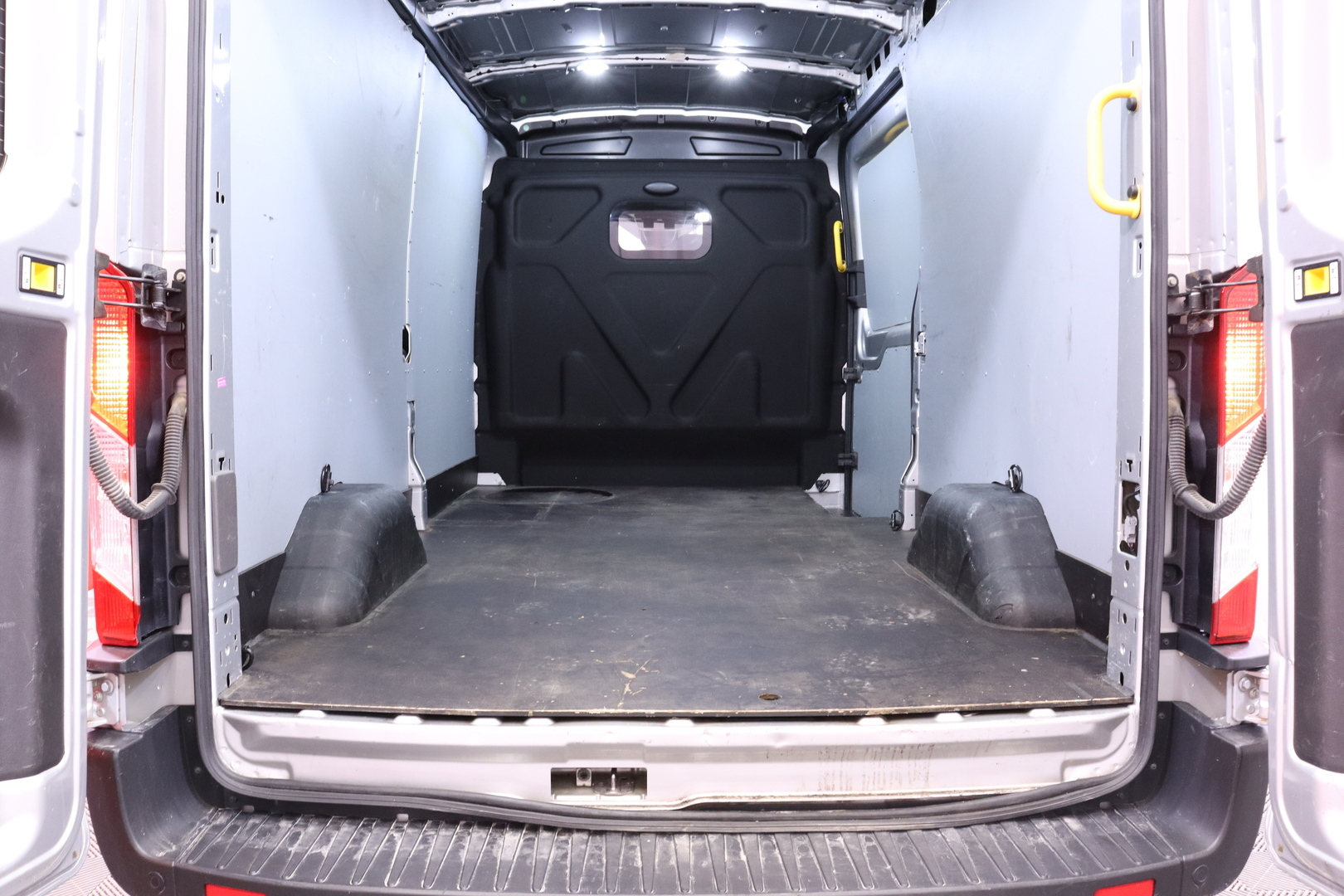 Ford - Transit - Van 350 2,0 TDCi 170 hv M6 Neliveto Trend L3H2 4,1 // Suomi-Auto / Webasto / Navi / Läm.Tuulilasi / Lisävalo / koukku // - Pakettiauto
