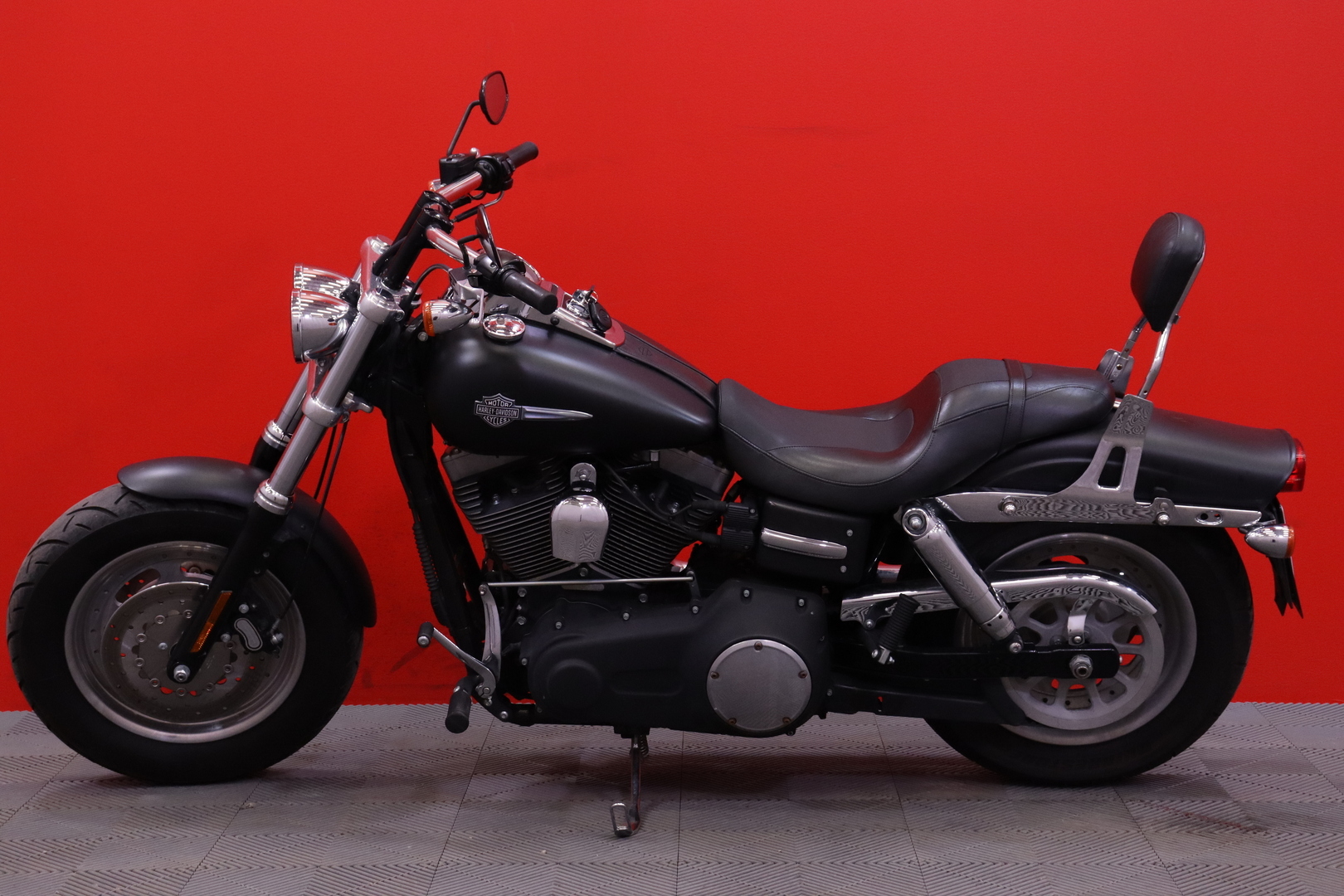 Harley-Davidson - DYNA - FXDF Dyna Fat Bob // Suomipyörä / V&H / Huoltokirja / Sissybar - Moottoripyörä