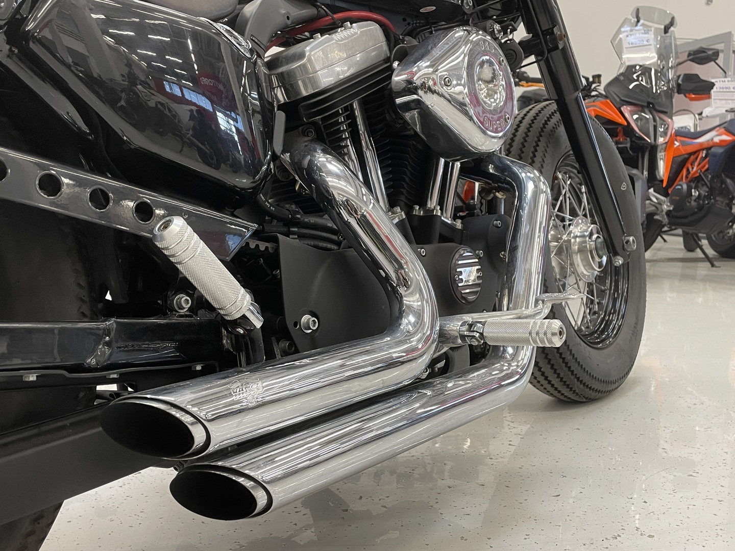 Harley-Davidson - SPORTSTER - XL 1200 X Forty-Eight // Suomi-pyörä / Vance Hines / Z Bar / Custom penkki // - Moottoripyörä