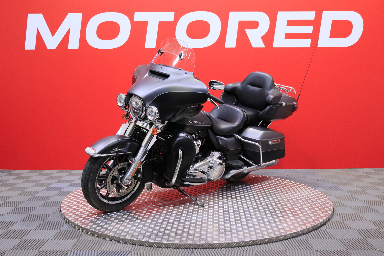 Harley-Davidson - TOURING - FLHTK Electre Glide Ultra Limited // Juuri saapunut! / Vakkari / Popit / Jalkalevyt // - Moottoripyörä