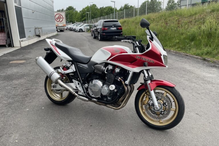 Honda - CB - 1300 S // Juuri saapunut! / Siistikuntoinen / Huoltokirja / Showa / Leovince // - Moottoripyörä