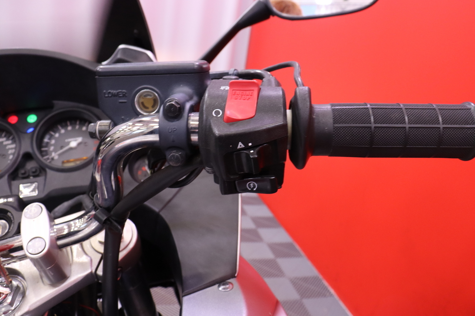 Honda - CBF - 1000 S // Suomi-pyörä / Huoltokirja / 3x Laukut // - Moottoripyörä
