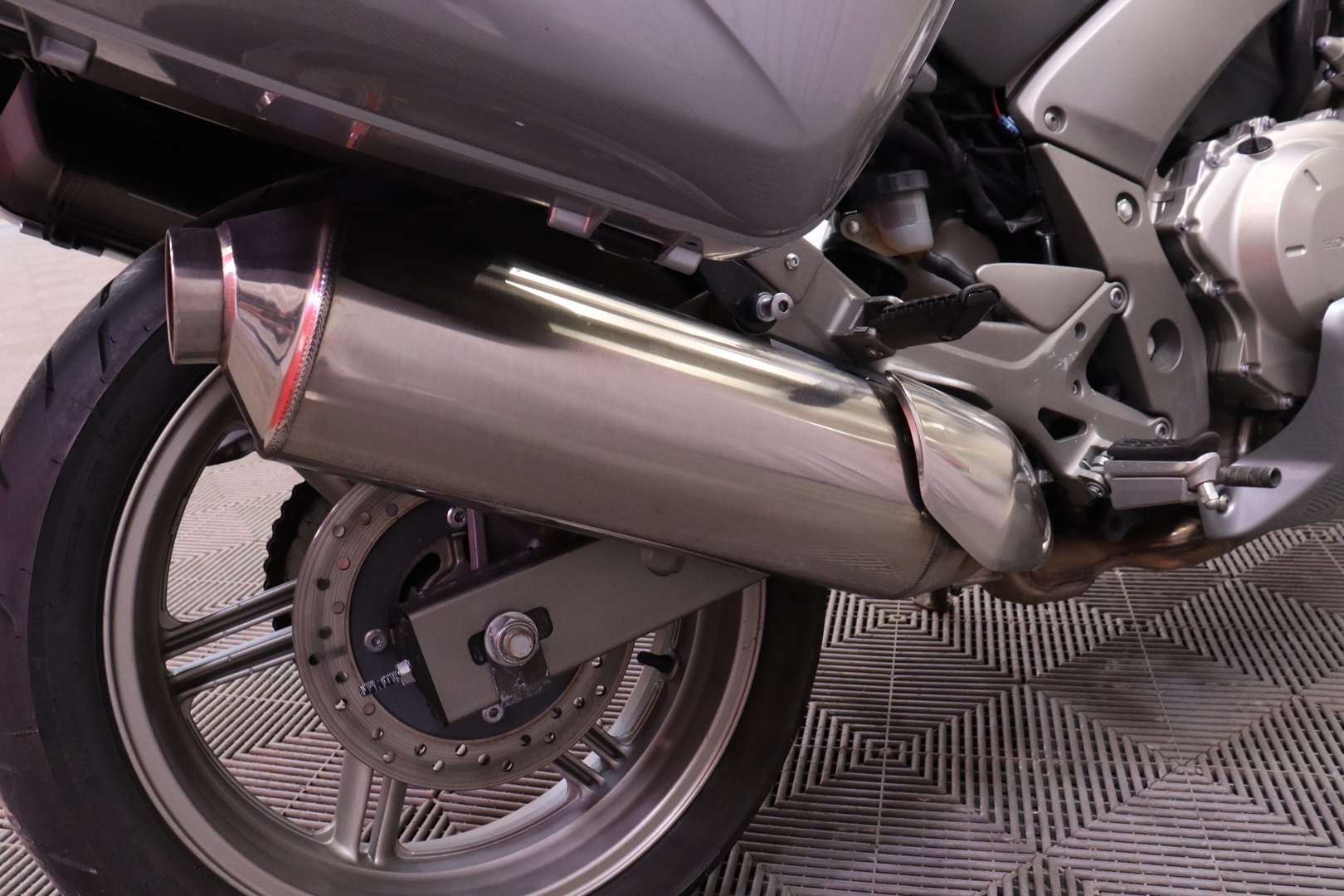Honda - CBF - 1000 S // Suomi-pyörä / Huoltokirja / 3x Laukut // - Moottoripyörä
