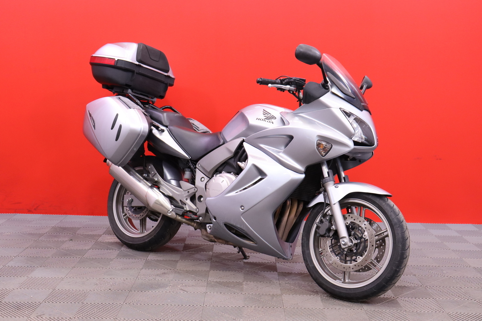 Honda - CBF - 1000 S // Suomi-pyörä / Huoltokirja / 3x Laukut // - Moottoripyörä