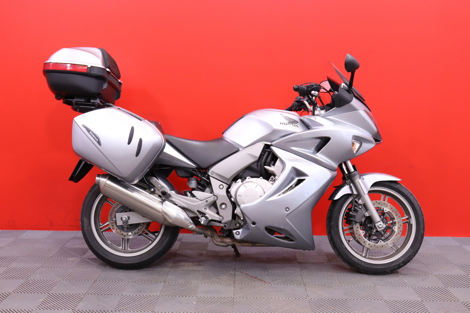 Honda - CBF - 1000 S // Suomi-pyörä / Huoltokirja / 3x Laukut // - Moottoripyörä