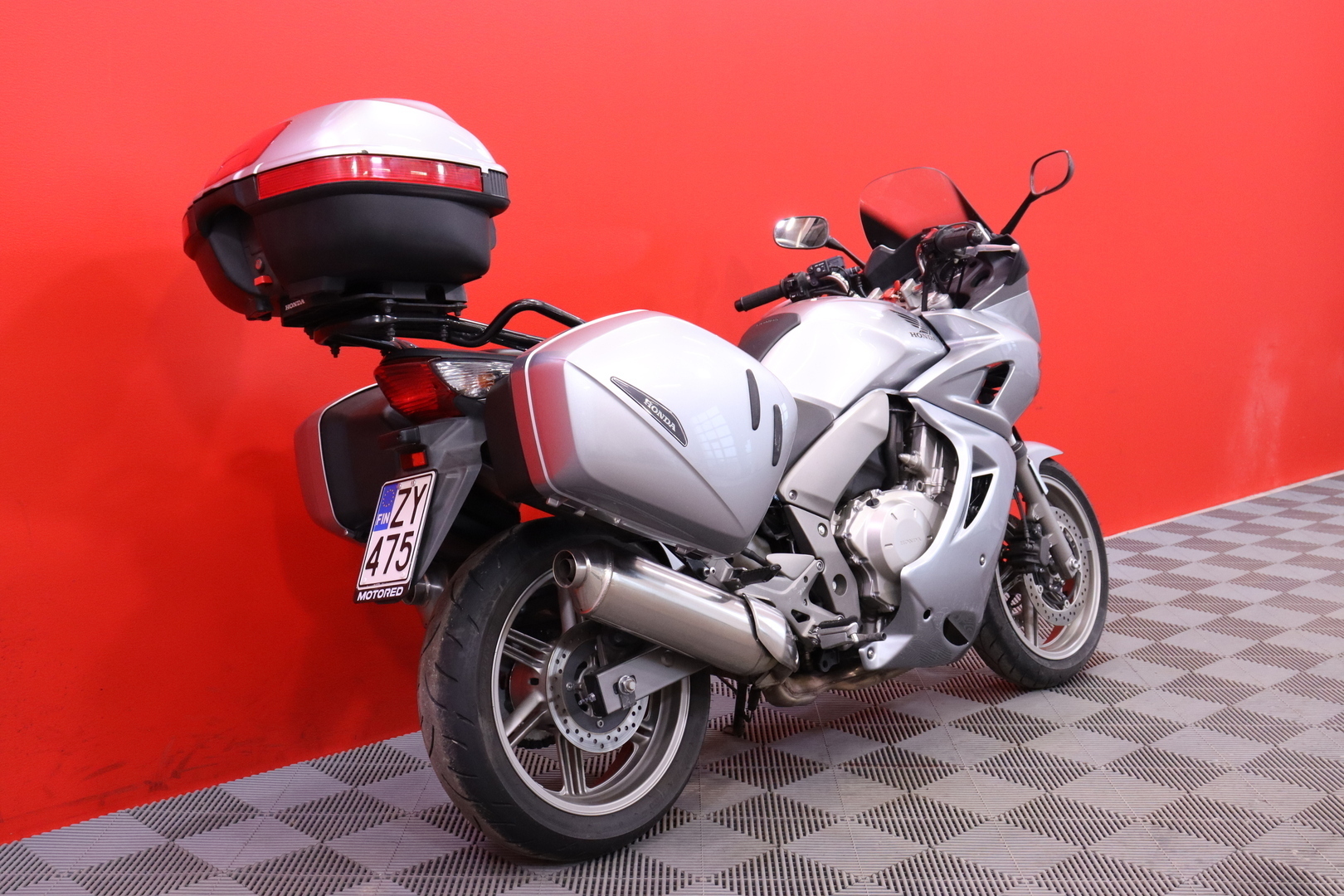 Honda - CBF - 1000 S // Suomi-pyörä / Huoltokirja / 3x Laukut // - Moottoripyörä